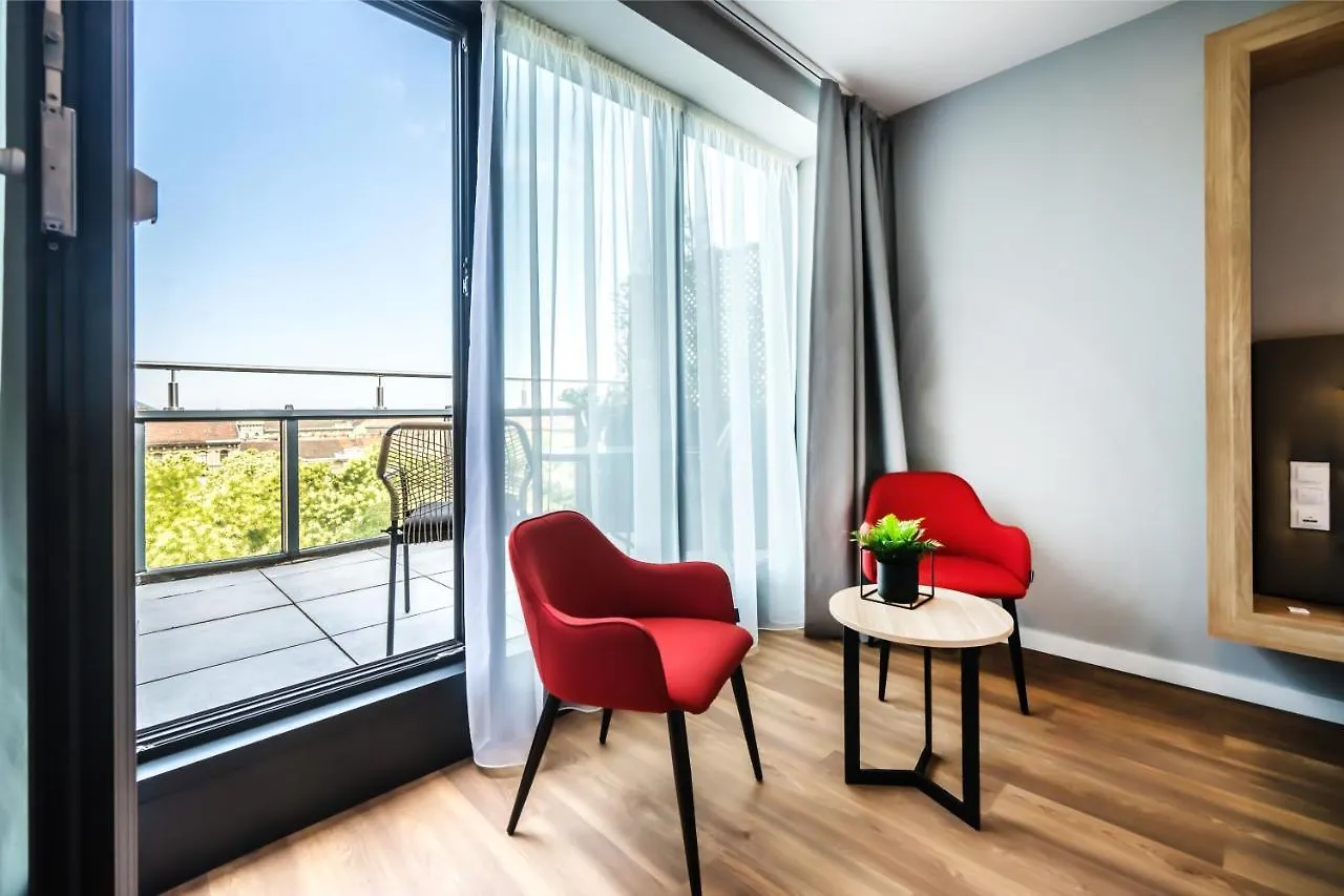 Up Hotel Budapest 4*,